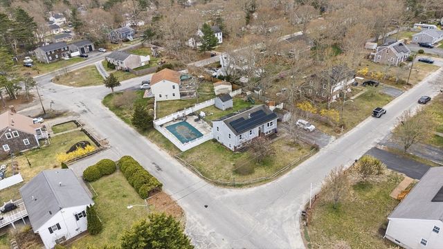 51 Hideaway Ln, Wareham, MA 02538