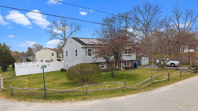 51 Hideaway Ln, Wareham, MA 02538