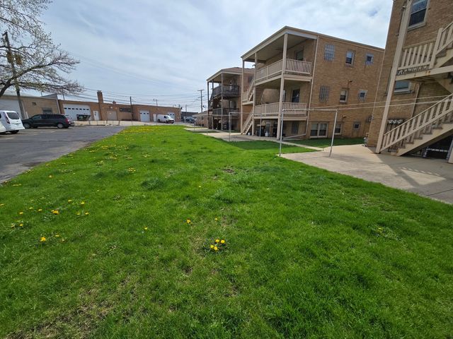 7126 W Jarvis Avenue 1, Niles, IL 60714