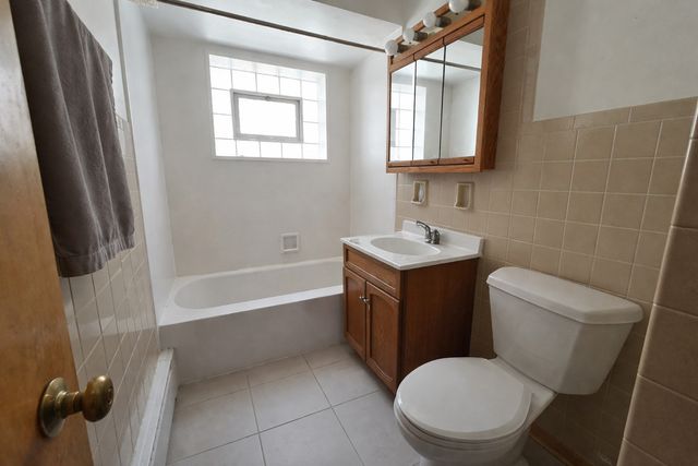 7126 W Jarvis Avenue 1, Niles, IL 60714