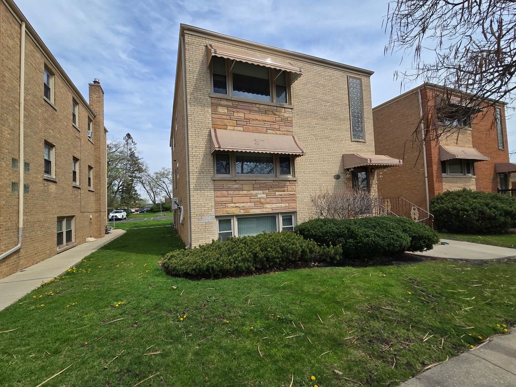 7126 W Jarvis Avenue 1, Niles, IL 60714