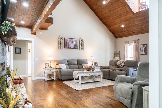 1243 Cave Hill Rd, Lafayette, TN 37083