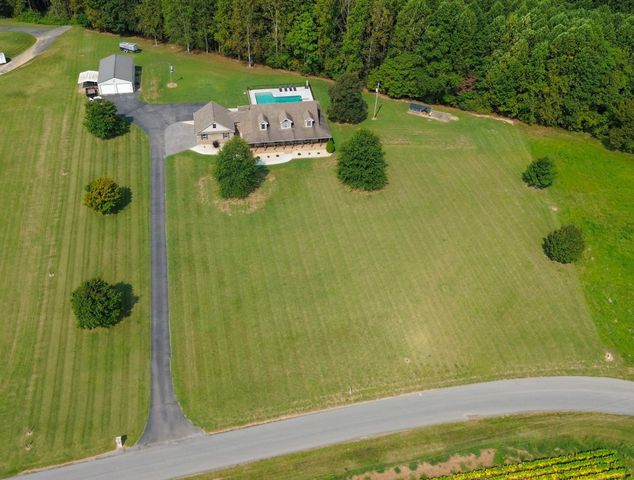 1243 Cave Hill Rd, Lafayette, TN 37083