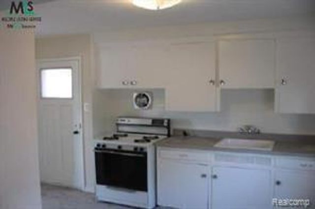 20715 MOROSS Road, Detroit, MI 48224