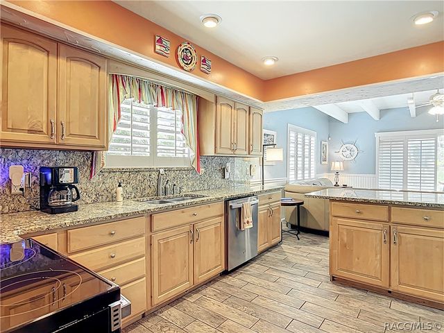 857 N Palm Springs Terrace, Crystal River, FL 34429