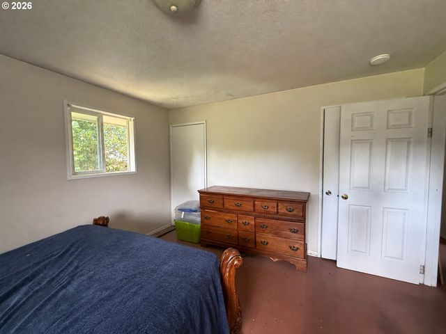 2812 19TH Ave, Forest Grove, OR 97116