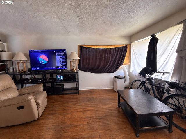 2812 19TH Ave, Forest Grove, OR 97116