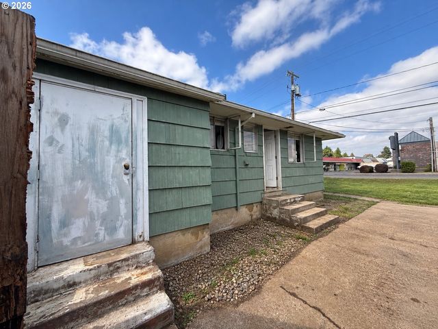2812 19TH Ave, Forest Grove, OR 97116