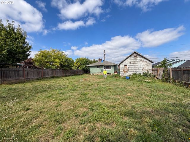 2812 19TH Ave, Forest Grove, OR 97116