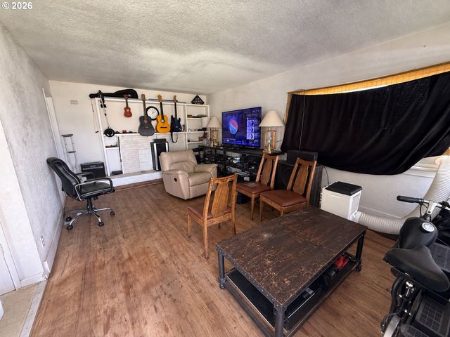 2812 19TH Ave, Forest Grove, OR 97116