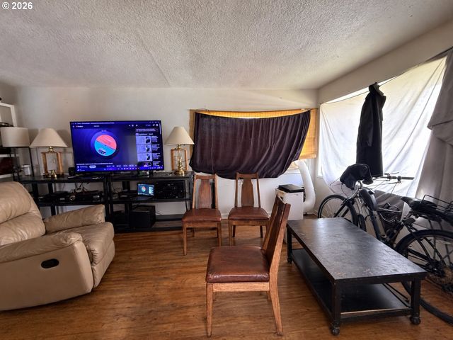 2812 19TH Ave, Forest Grove, OR 97116
