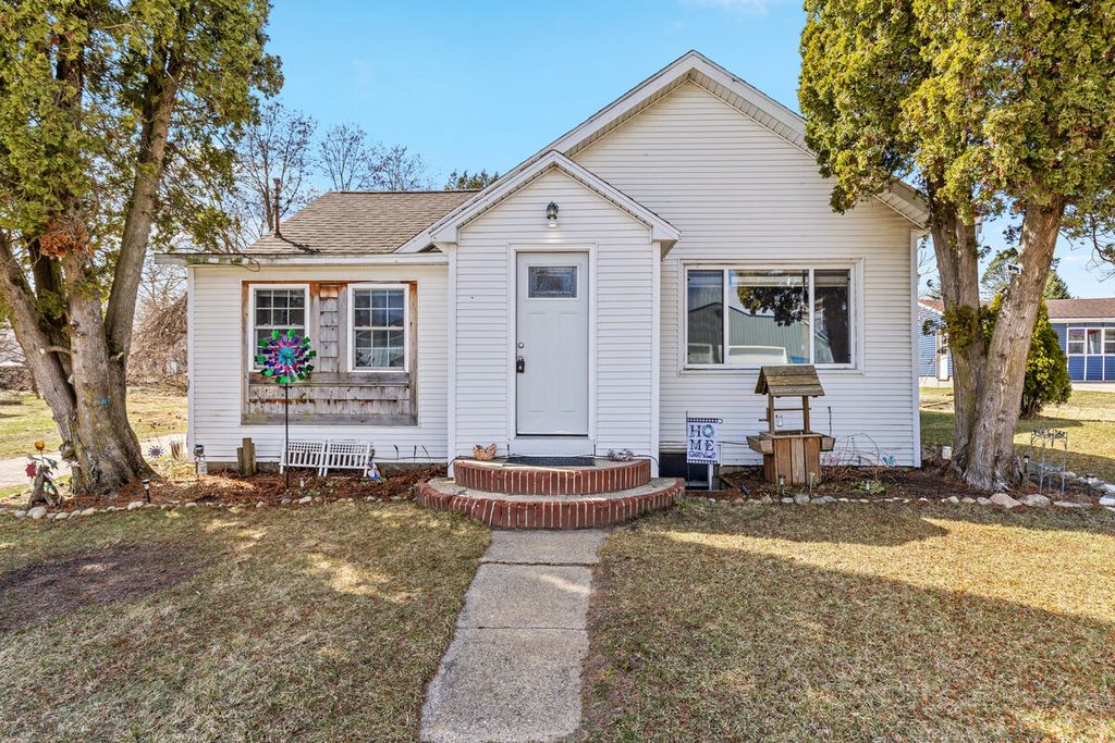 125 N A Street, Trufant, MI 49347