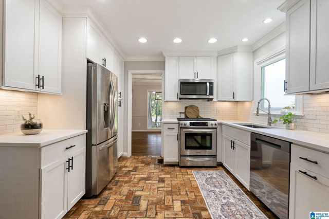 312 GREAT VIEW CIRCLE, Hoover, AL 35226