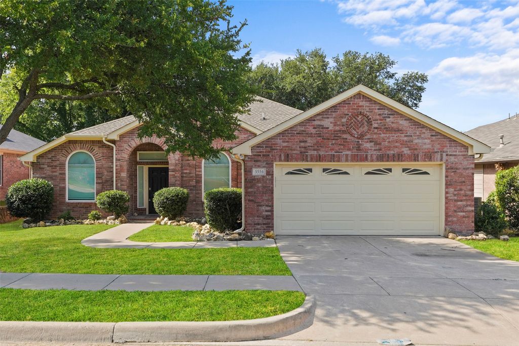 5554 Canyon Lands Drive, Fort Worth, TX 76137