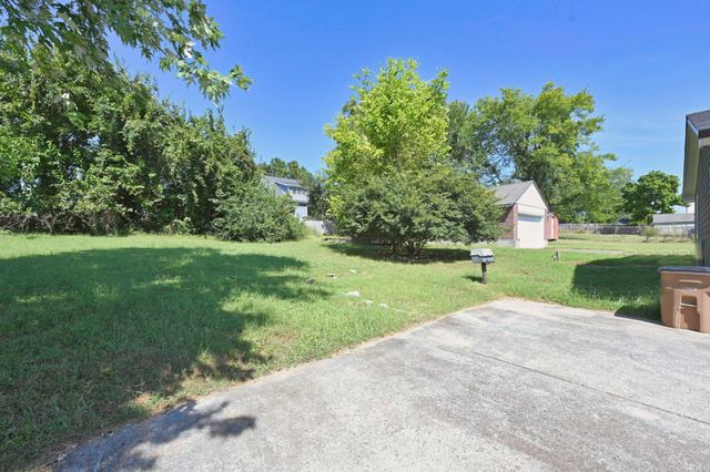 2913 Glenmeade Dr, Nashville, TN 37216