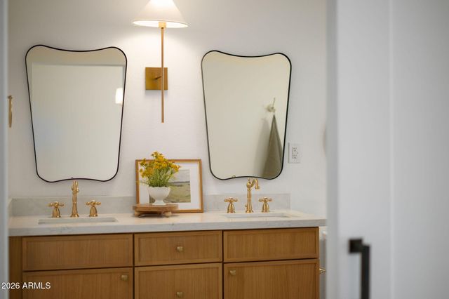 7837 E CRESTWOOD Way, Scottsdale, AZ 85250