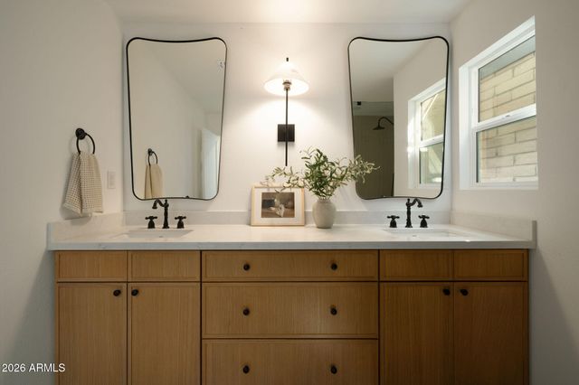 7837 E CRESTWOOD Way, Scottsdale, AZ 85250