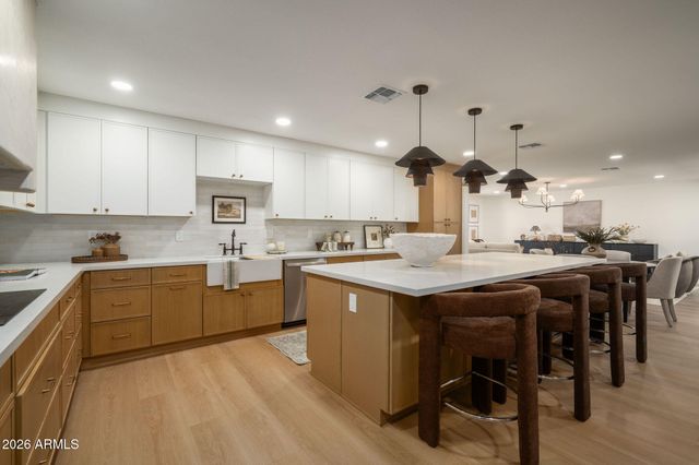 7837 E CRESTWOOD Way, Scottsdale, AZ 85250