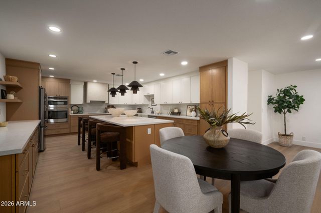 7837 E CRESTWOOD Way, Scottsdale, AZ 85250