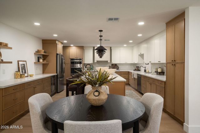 7837 E CRESTWOOD Way, Scottsdale, AZ 85250