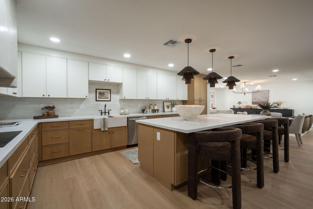 7837 E CRESTWOOD Way, Scottsdale, AZ 85250