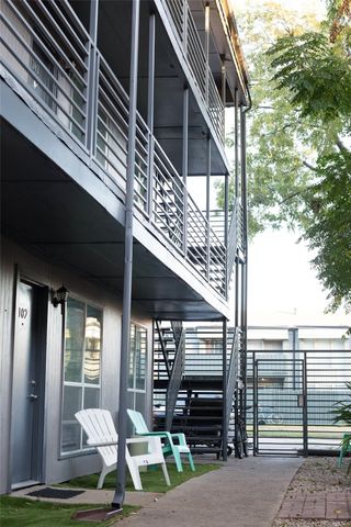 2821 Reagan Street 202, Dallas, TX 75219