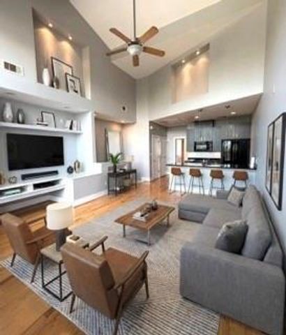 1045 Bonner St, Houston, TX 77007