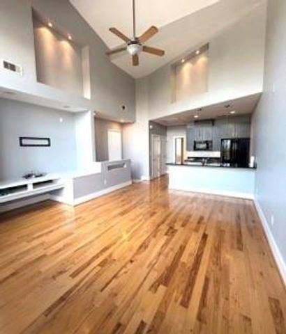 1045 Bonner St, Houston, TX 77007