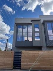 1045 Bonner St, Houston, TX 77007