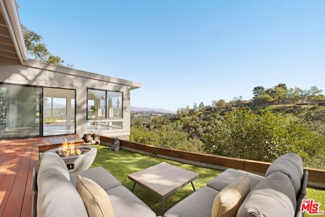 2204 Ridgemont Drive, Los Angeles, CA 90046