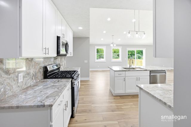 13881 Meadow Oak Drive NE, Greenville, MI 48838