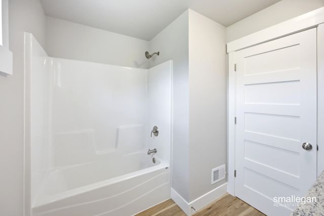 13881 Meadow Oak Drive NE, Greenville, MI 48838