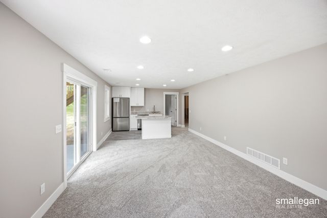 13881 Meadow Oak Drive NE, Greenville, MI 48838