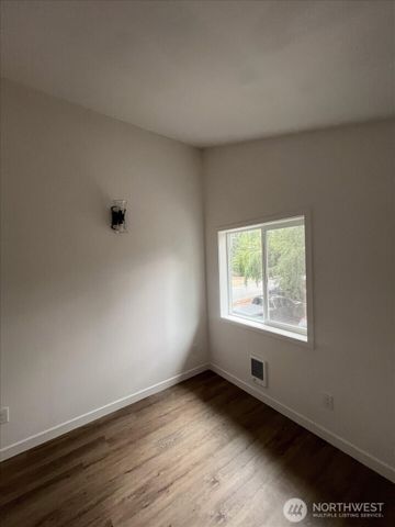 10443 17 Avenue SW, Seattle, WA 98146