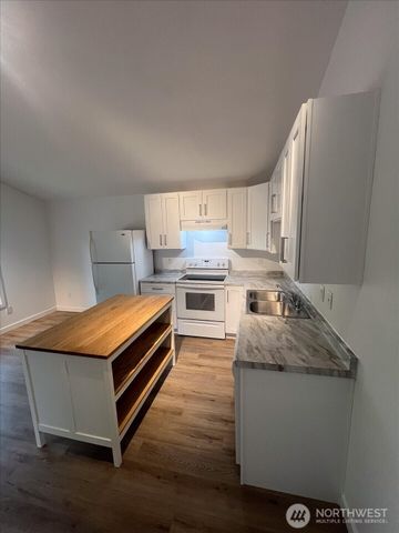 10443 17 Avenue SW, Seattle, WA 98146