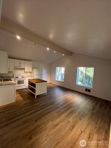 10443 17 Avenue SW, Seattle, WA 98146