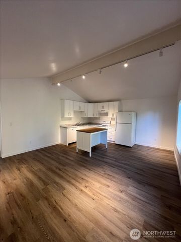 10443 17 Avenue SW, Seattle, WA 98146