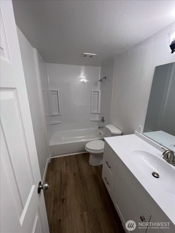 10443 17 Avenue SW, Seattle, WA 98146