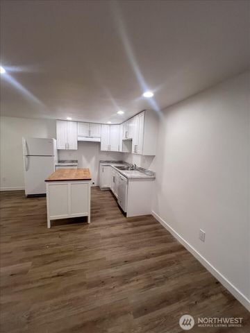 10443 17 Avenue SW, Seattle, WA 98146