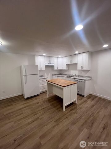 10443 17 Avenue SW, Seattle, WA 98146
