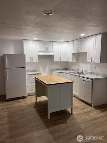 10443 17 Avenue SW, Seattle, WA 98146