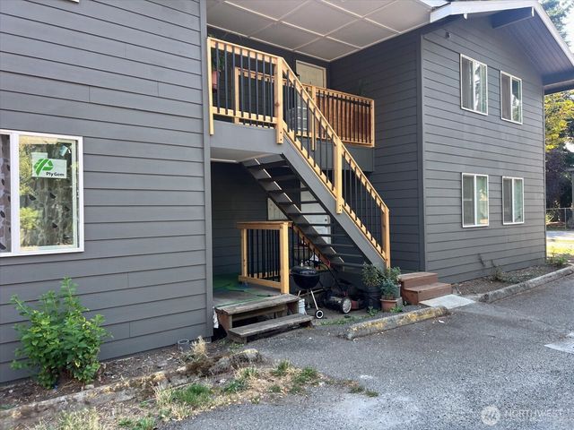 10443 17 Avenue SW, Seattle, WA 98146