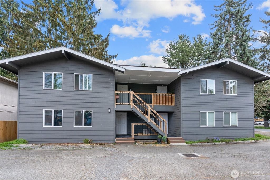 10443 17 Avenue SW, Seattle, WA 98146