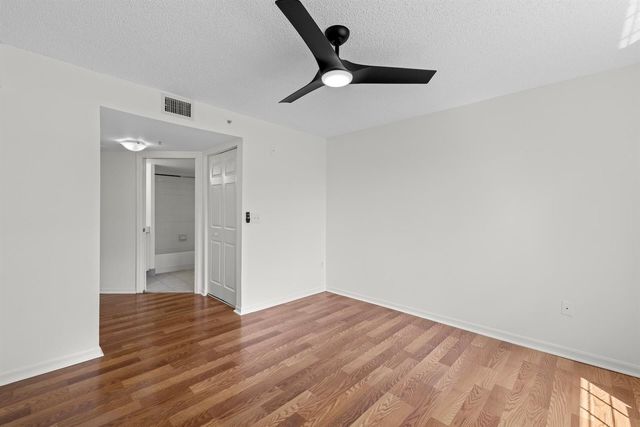 300 Crestwood Court N 302, Royal Palm Beach, FL 33411