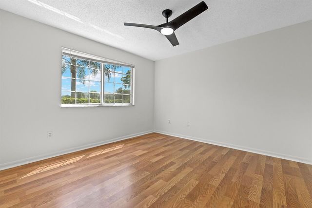 300 Crestwood Court N 302, Royal Palm Beach, FL 33411