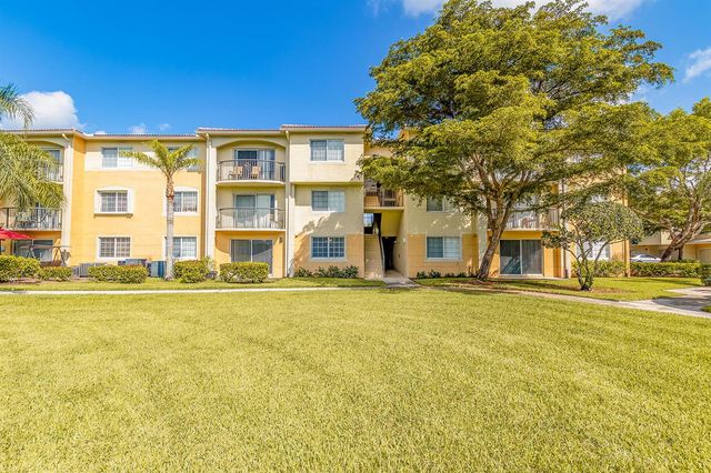 300 Crestwood Court N 302, Royal Palm Beach, FL 33411