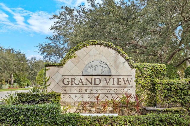 300 Crestwood Court N 302, Royal Palm Beach, FL 33411