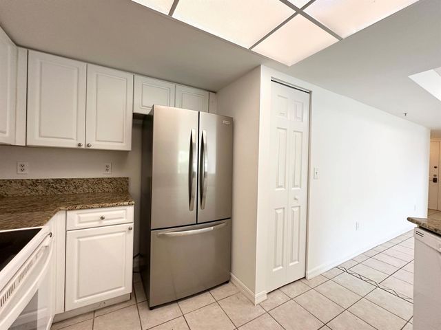 300 Crestwood Court N 302, Royal Palm Beach, FL 33411