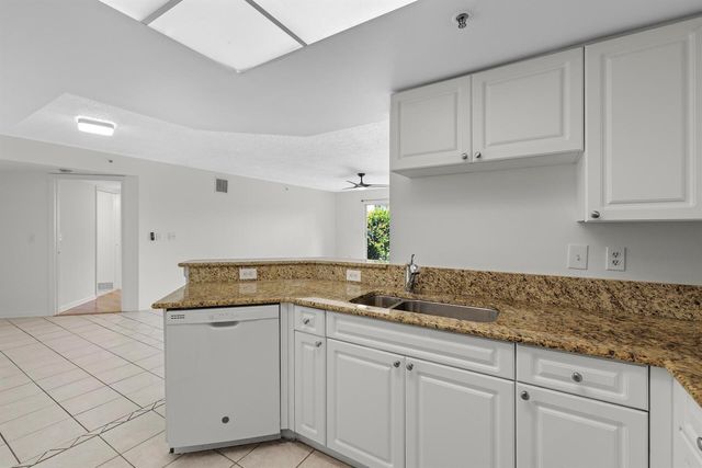 300 Crestwood Court N 302, Royal Palm Beach, FL 33411
