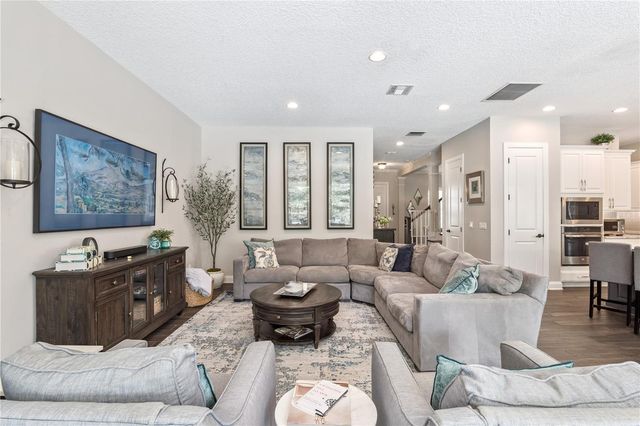 352 MOONBEAM LOOP, Oviedo, FL 32765